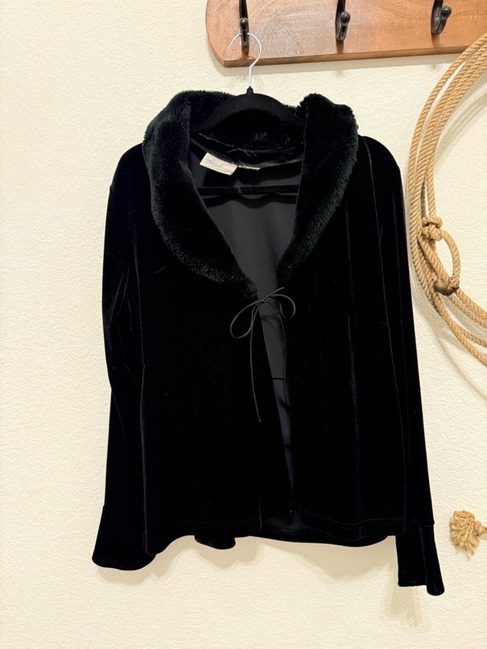 🖤 Vintage Kathie Lee Collection Velvet & Faux Fur Trim Cardigan / Jacket